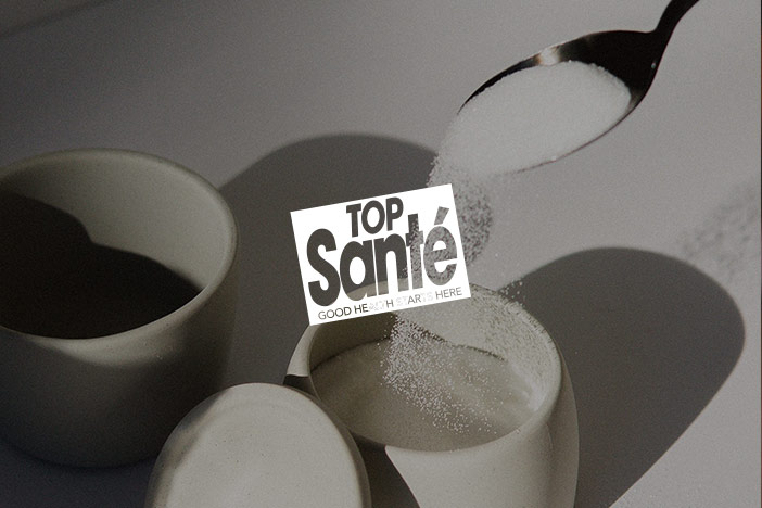 Spoon and bowl of sugar. The 'Top Sante' logo is superimposed on top.